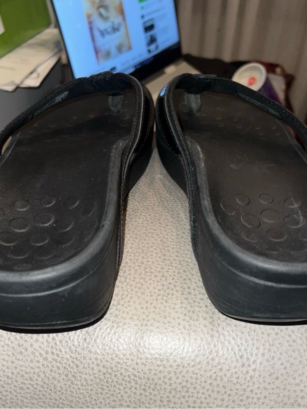 Vionic High Tide Thong Patent Trim Sandal Women's Size 9 GUC! - Picture 6 of 10
